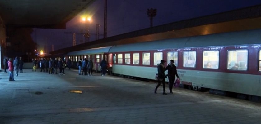 Влакът, в който е станал инцидентът, бе задържан за няколко часа на гарата.