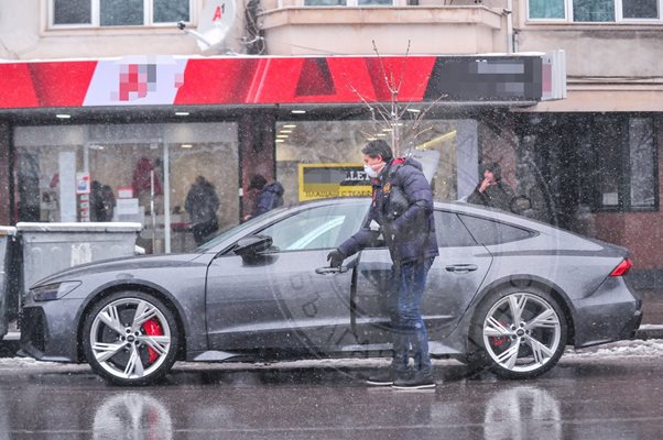 Боримиров плаща сметки, реди се на опашка