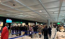 Едва не свалиха евродепутат от полет заради 21 билета продадени в повече