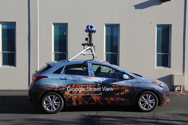 Автомобил на Google Street View