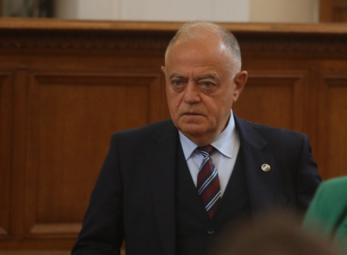Ген. Атанас Атанасов: Трябва редовно правителство, Борисов да избере на коя страна застава