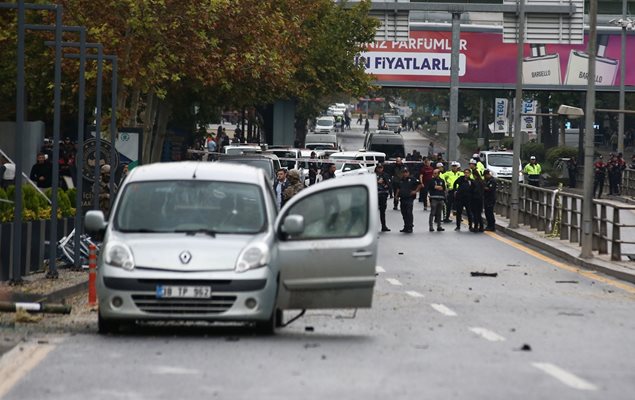 Самоубийствен атентат в Анкара, двама полицаи са ранени (Видео, Обновена)