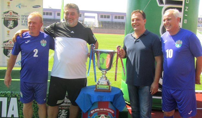 Трифон от финал на Каменица фен купа на стадион Ивайло в Търново с кмета на града, Илиян Киряков и Бончо Генчев, 29 август 2015 г.