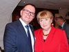 Ерата на Меркел върви към края си и двойничката й се готви за отдих (Снимки)