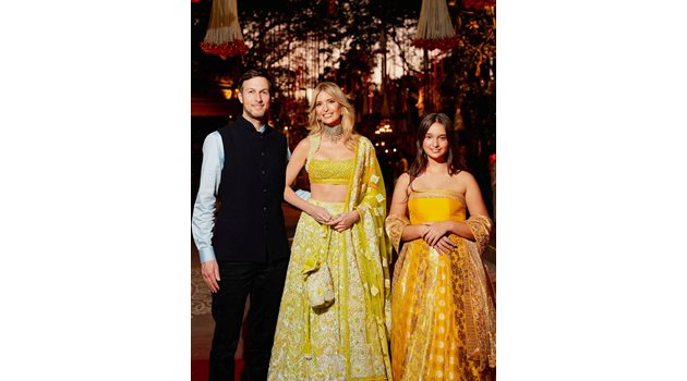 Иванка Тръмп заедно с дъщеря си Арабела и съпруга си Джаред Къшнър по време на празненството. СНИМКА: РОЙТЕРС