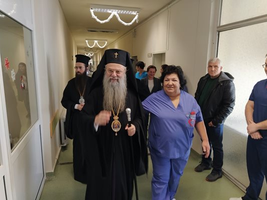 Вашият живот е богослужение, каза митрополит Николай на шефката на клиниката по детска хирургия в Пловдив.
