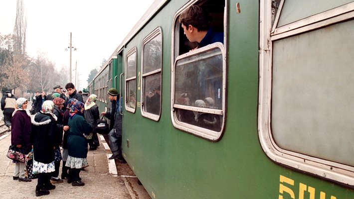 Родопската теснолинейка отново е заменена с автобуси, локомотивите не стигат