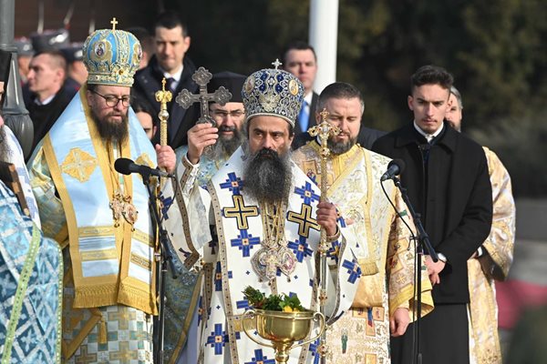 Осветиха бойните знамена на Богоявление Снимка: Георги Палейков