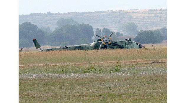 Падналият вертолет Ми-17 СНИМКИ: Евгени Цветков