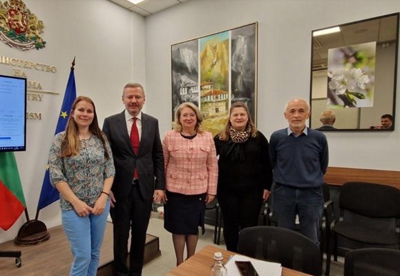 Служебният министър Евтим Милошев се срещна с представителите на екскурзоводите в България Снимка: Пресцентър на Министерството на туризма