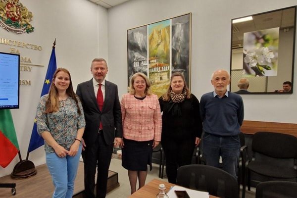 Служебният министър Евтим Милошев се срещна с представителите на екскурзоводите в България Снимка: Пресцентър на Министерството на туризма