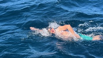 Плувецът Цанко Цанков премълчал за бяла акула на 5 метра от него, за да не го спрат да атакува протока Кук