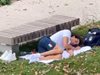 Италиански шампион спи на тревата в олимпийското село заради неудобните легла (Видео)