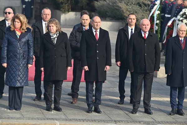 Осветиха бойните знамена на Богоявление Снимка: Георги Палейков