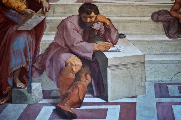 Микеланджело е част от фреската на Рафаело “Атинската школа”. Там той е изобразен с вдлъбнатини на коленете, които говорят за наличие на камъни в бъбреците.