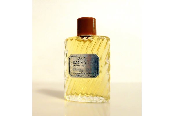 Така изглежда флаконът на любимия парфюм на Макрон.