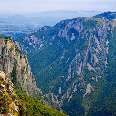 Разнообразният

релеф и близостта

до Враца правят

тази част на

Стара планина

предпочитано

място за еко- и

планински туризъм