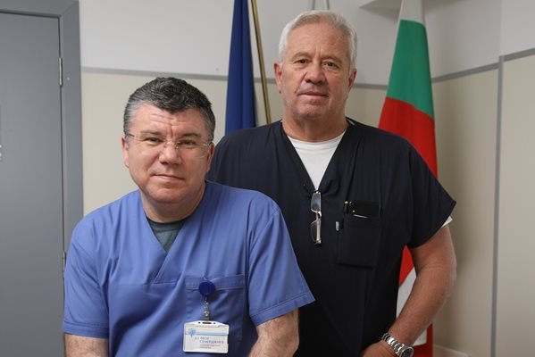 Проф. Марин Георгиев (вдясно) и д-р Явор Семерджиев