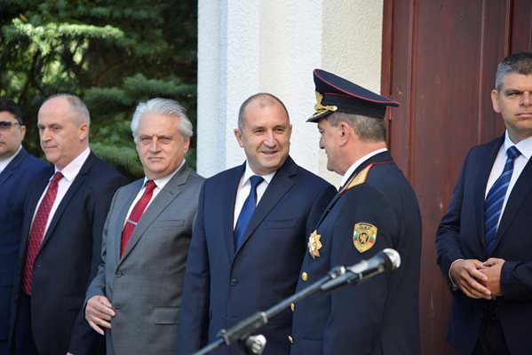 Президентът Румен Радев и вътрешният министър Бойко Рашков бяха на професионалния празник на българските пожарникари.