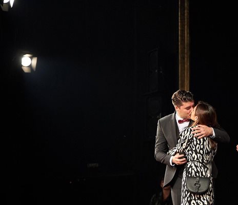 Галин Найденов предлага брак на половинката си Вероника Димитрова по време на премиерата на "Одървеният"