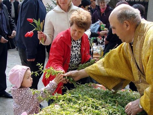 В храмовете по Цветница и Великден се очаква стълпотворение.