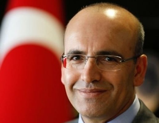 Турският министър на финансите призовава съгражданите си за търпение
