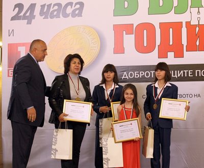 Бойко Борисов връчи лично наградите на Свилена Дечева, Крисия, Хасан и Ибрахим