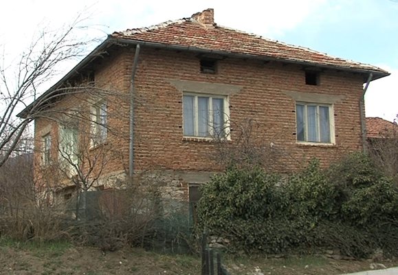 Тази къща се намира в Гешевата махала на Годлево. Построена е на мястото, където е била къщата на прадядото на Иван Гешев.