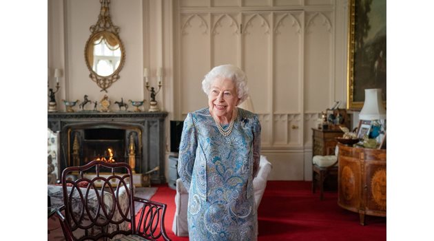 Елизабет II се движи все по-трудно, може да не участва в платинения си юбилей
