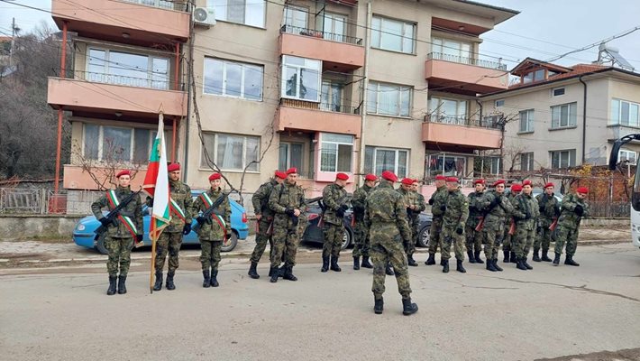 Военни от Карловската бригада.