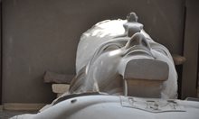 Под манастир откриха гранитния саркофаг на най-могъщия египетски фараон