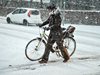 Транспортен хаос във Великобритания 
и Ирландия заради снега
