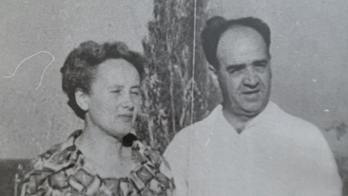 Откривателката заедно със съпруга си проф. Ташо Ташев