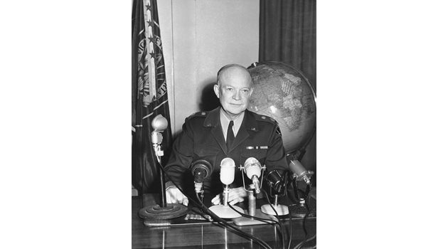 Дуайт Айзенхауер побеждава Хитлер, обединява съюзниците и помага за създаването на НАТО. 