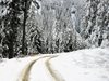 Градският транспорт в Русе спря заради поледица, в Монтанско вали сняг