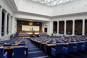 ДПС и БСП не се регистрираха, но парламентът събра кворум