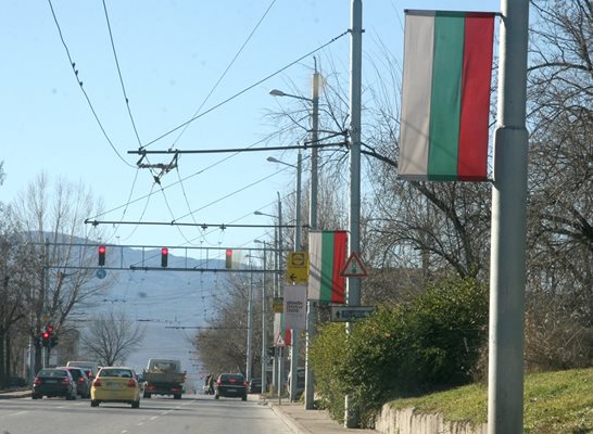 Знамената ще бъдат подменени за Трети март.