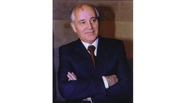 Михаил Горбачов проваля всички опити на Живков за поетапно преминаване към пазарна икономика. 