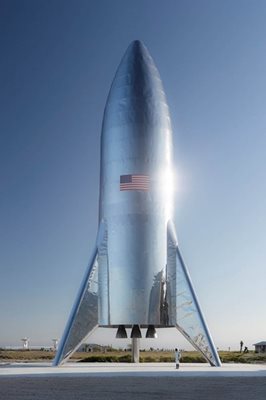 Kосмическия кораб "Старшип", създаден от компанията "Спейс Екс" на милиардера Илон Мъск СНИМКА: Туитър/elonmusk