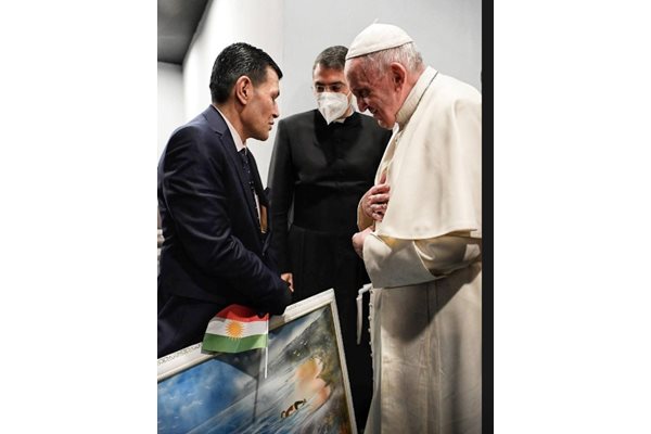 Папа Франциск се срещна днес в град Ербил с бащата на Алан Курди, малкото сирийско момче, което се удави в Егейско море и стана трагичен символ на бежанската криза през 2015 г. Снимки: Ройтерс