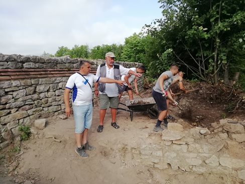 Тази година разкопките в крепостта Мисионис край Търговище ще продължат до октомври. Снимки: Авторът
