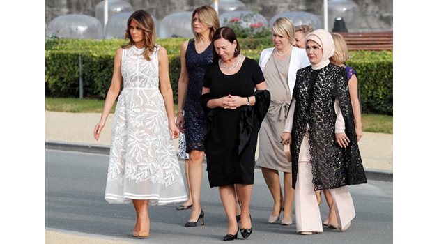 Първите дами по време на срещата на върха на НАТО
