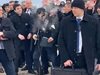 Снежната топка от Шипка май удари феновете на Кремъл, а не Кирил Петков (Обзор)
