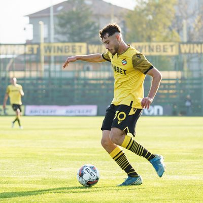 Хуго Аззи ще играе в "Крумовград" през новия сезон.