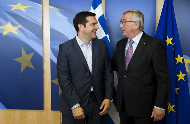 Шефът на ЕК Жан-Клод Юнкер посреща гръцкия премиер преди срещата в Брюксел за дълга на Гъръция