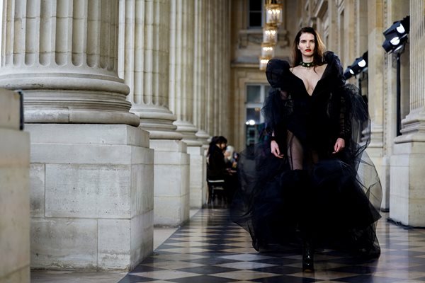 Почит към покойната дизайнерка Вивиан Уестууд по време на Парижката седмица на модата
СНИМКА: Ройтерс