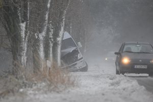 Дюленският проход  и този край Обзор затворени, има закъсали автомобили