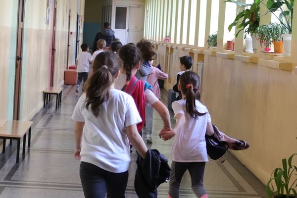 15 септември в коридора на едно българско училище