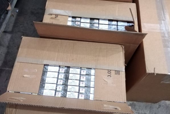 Задържаха 30 хил. кутии контрабандни цигари в мебели на ГКПП Лесово
СНИМКА: Агенция "Митници"