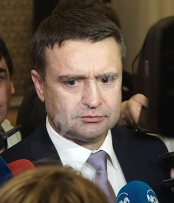 Бойко Атанасов трябва да предложи кандидати за свои заместници в петдневен срок от днес. СНИМКА: Десислава Кулелиева